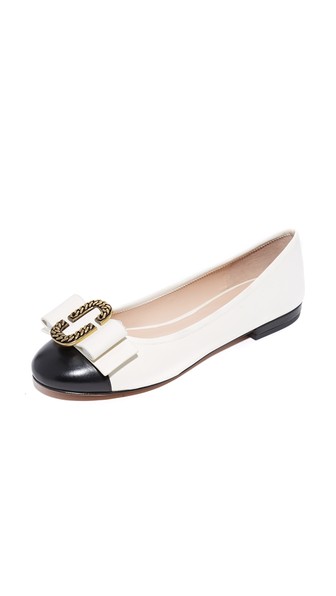 MARC JACOBS Ivory And Black Leather Interlock Round Toe Ballerina in ...
